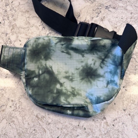 Tie Dye Green Messenger Bag - Picture 5 of 8
